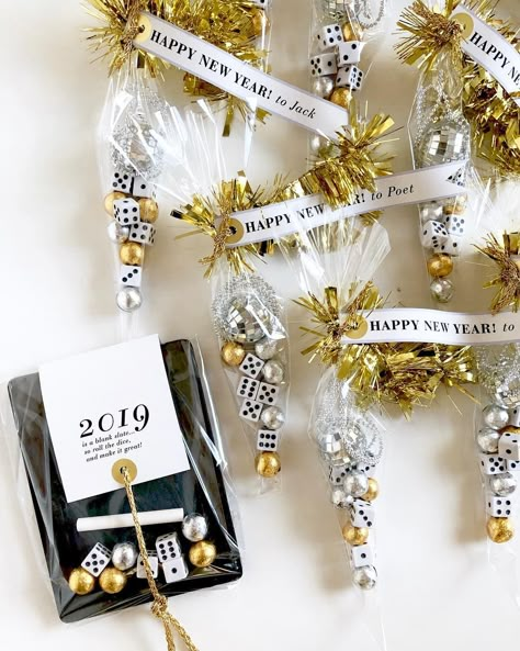 New Year Eve Gift Ideas, New Years Goodie Bags, New Years Favors Diy Cute Ideas, New Year’s Party Favors, New Years Eve Gifts, New Years Gift Ideas, New Years Eve Party Favors, Papas Birthday, New Years Brunch