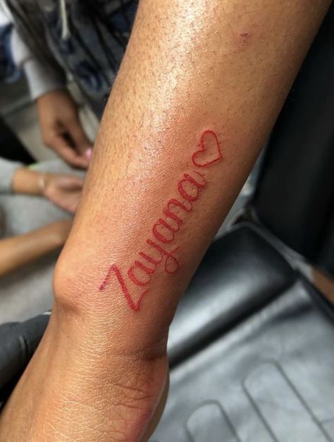 Boyfriend Name Tattoos, Name Tattoos On Arm, Name Tattoos For Moms, Cute Thigh Tattoos, Baby Name Tattoos, Stomach Tattoos Women, Hand Tattoos For Girls, Cute Hand Tattoos, Pretty Hand Tattoos