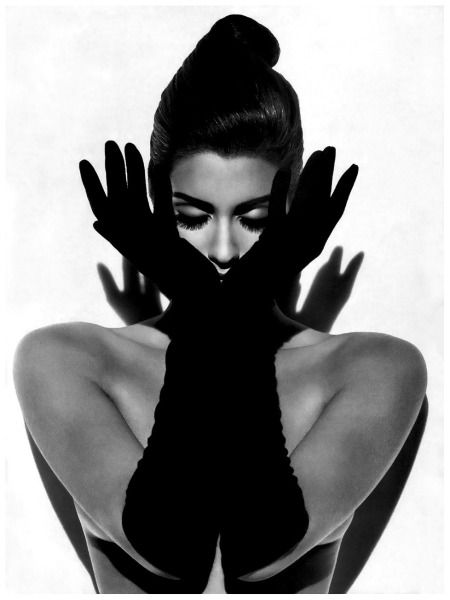 Yasmeen Ghauri. Vogue, September 1991. Photo: Herb Ritts. Yasmeen Ghauri, Herb Ritts, Edward Weston, Robert Doisneau, 90s Supermodels, 90s Models, Natalia Vodianova, Vogue Us, Celebrity Portraits