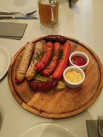 Sausage platter Sausage Platter, Food Pics, Easter Time, How To Design, Favorite Food, Food Pictures, Hot Dogs, Favorite Recipes, Easter