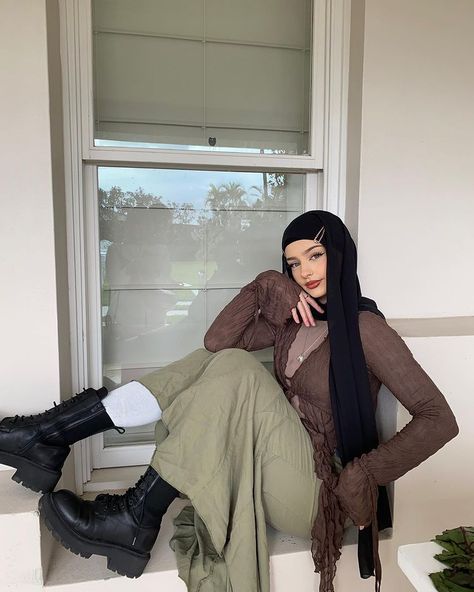 Y2k Hijab Fashion, Y2k Muslim Outfits, Cottagecore Hijab Outfit, Y2k Hijabi Outfits, Hijab Y2k Outfit, Outfit Y2k Hijab, Hijabi Y2k Outfits, Hijabi Y2k, Y2k Hijab