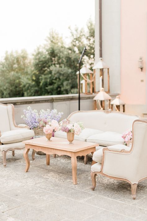 Wedding Under The Stars, Wedding Lounge Area, Whimsical Wedding Theme, Wedding Lounge, Rustic Party, Wedding In Tuscany, Colorful Invitations, Wedding Furniture, Romantic Bouquet