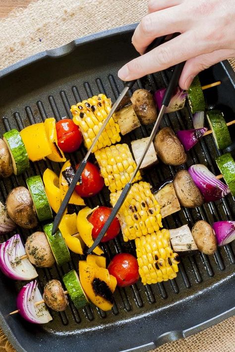 Bbq Veggie Skewers, Bbq Kebabs Skewer Recipes, Vegan Kebab Skewers, Grilled Party Food, Christmas Bbq Ideas, Bbq Skewer Ideas, Vegan Bbq Ideas, Grill Party Food, Best Veggies To Grill