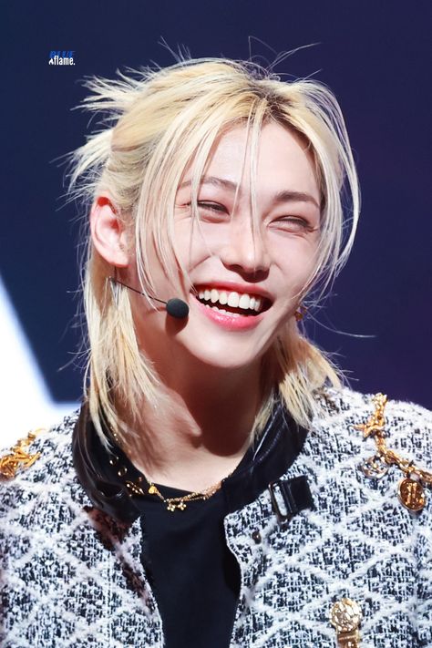 Felix Long Hair 2024, Felix Stz, Felix Long Hair, Felix Sunshine, Felix Skz, Lee Felix, Cute Memes, Felix Stray Kids, Lee Know