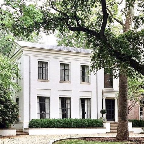 Salt Box Collective on Instagram: "A classic beauty. White houses are definitely on trend at the moment, but when done right they’ll never go out to style 👌🏼 {@brysonthomasarchitecture}" Casas Coloniales, Have Inspiration, Classical Architecture, House Goals, Style At Home, Facade House, Classic House, White Houses, Residential Architecture