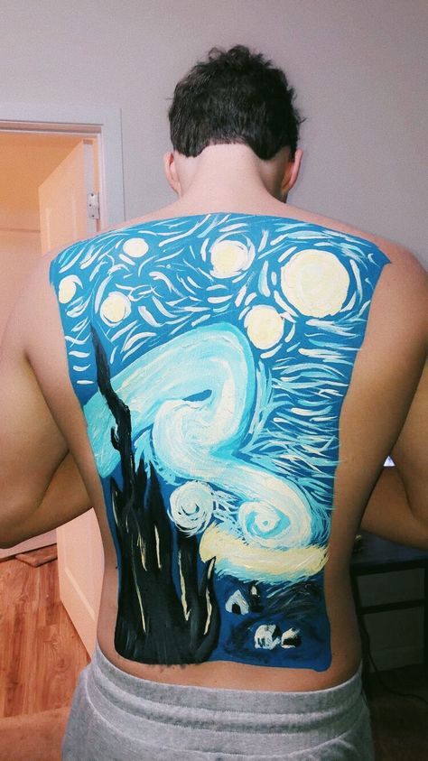 back painting on boyfriend Painting On Back Boyfriend, Couples Art Project, Muscular Back, Cute Date Ideas, Painting Tattoo, Back Painting, Bff Pictures, Couple Art, Couple Aesthetic