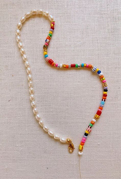 Beads Necklace Ideas Aesthetic, Fun Necklaces To Make, Summer Beaded Necklace Diy, Necklace Making Ideas Inspiration, Letter Bead Necklace Aesthetic, How To Bead Necklace, Diy Y2k Necklace, Anthropologie Beaded Necklace, Homemade Bead Necklaces