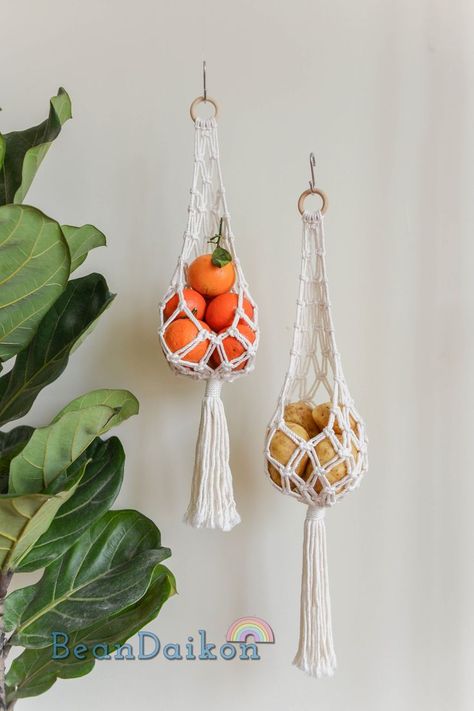 Macrame Hanging Basket, Boho Plant Decor, Basket Macrame, Macrame Basket, Bag Macrame, Macrame Shelf, Hanging Fruit Baskets, Macrame Plant Hanger Tutorial, Vegetable Bag