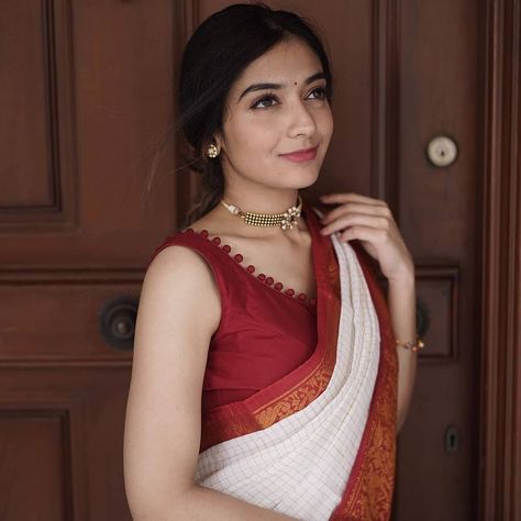 Latest Saree Blouse Designs, Saree Jacket Designs, Kerala Saree Blouse Designs, Latest Saree Blouse, Simple Frocks, Cotton Saree Designs, Latest Saree, Set Saree, Unique Blouse Designs