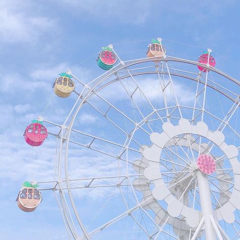 🌈 In addition to the beautiful flower displays and 4 million LED lights, Japan's Kobe Fruit & Flower Park is also home to the cutest Ferris wheel ride! 🌸💙 Each of the ride's capsules is made to look like a different summer fruit! 🍉🍑 Flower Ferris Wheel, Pastel Summer Aesthetic, Aesthetic Ferris Wheel, Ferris Wheel Aesthetic, Wheel Aesthetic, Flower Park, Flower Displays, Flower Display, Beautiful Landscape Wallpaper