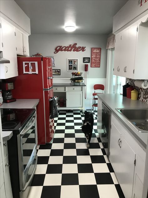 Retro Themed Kitchen, 1950s Style Kitchen, Retro Country Kitchen, Retro Kitchen Aesthetic, Retro 60s Kitchen, 60s Aesthetic Kitchen, Diner Inspired Kitchen, Diner Kitchen Aesthetic, 1950s Diner Kitchen