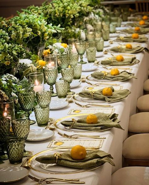 Lemon Themed Party, Italy Party, Dinner Party Table Settings, Italian Dinner Party, Lemon Theme, Italian Theme, Beautiful Dinner, Tafel Decor, Green Themed Wedding