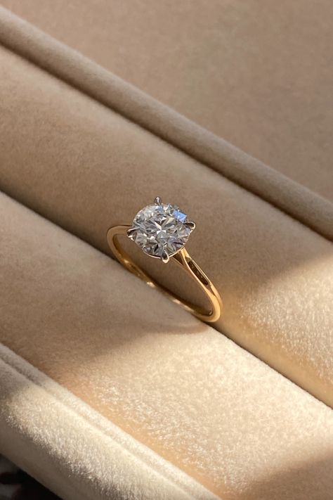 Beautiful Wedding Rings Diamonds Gold, Engagement Ring Round Gold Band, Ring Settings For Round Diamond Simple, Minimalist Boho Engagement Ring, Round Two Tone Engagement Ring, Elegant Engagement Rings Round, Simple Durable Engagement Ring, Solitaire Round Ring, Round Solitaire Diamond Ring