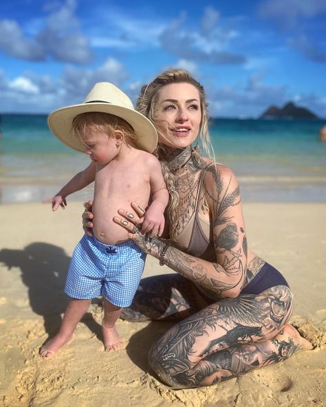 Ryan Ashley Ink Master, Ryan Ashley Malarkey, Ryan Ashley, Ink Master, Mom Tattoos, Beauty Tattoos, Celebrity Look, Cowboy Hats, Tattoos