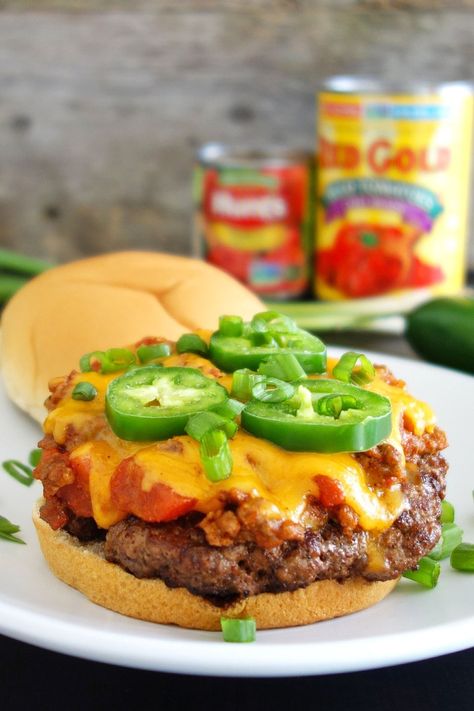 Chili Burgers Recipe, Cheese Burger Recipe, Chili Cheese Burger, Chili Burger, Taco Burger, Amazing Burger, Cheeseburger Recipe, Chili Spices, How To Cook Burgers