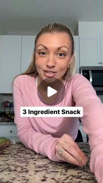 LAURA B. | Teacher turned Health Coach | Podcaster🎙️ on Instagram: "Sweet and Salty 3 ingredient snack that you’ll love! When I was teaching third grade, this was one of my go to healthy snacks. I’d bring the 3 ingredients with me and just toss them together after the school day ended. So easy and loaded with fiber and protein! #healthysnack #3ingredientsnack #sweetandsaltysnacks #simplehealthysnacks" Cool Easy Snacks To Make, Quick Midnight Snack Simple, Healthy Sweet Ideas, How To Sneak Food Into School, Fun Foods To Make With Friends, Snacks To Bring To School, Salty Snacks Healthy, No Cook Snacks, Movie Snacks At Home