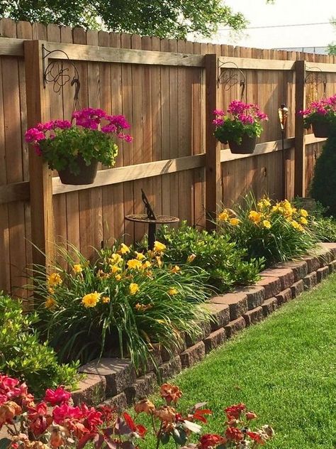 The Best Ways To Add Privacy To Your Garden – Comfort Spring Backyard Ideas For Small Yards, Small Yard Landscaping, Small Front Yard Landscaping, Cottage Gardens, Landscape Designs, Garden Yard Ideas, Backyard Garden Design, Backyard Fences, Diy Landscaping