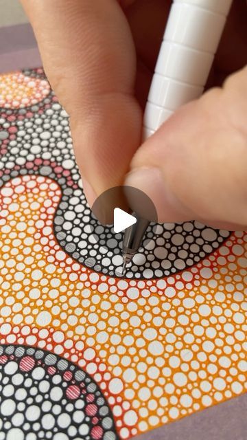 Drawings With Circles, Mini Drawings Ideas, Mini Sketch Ideas, Things To Draw And Color, Dot Art Drawing, Circle Drawing Ideas, Zentangle Circles, Tangle Drawing, Circle Drawings