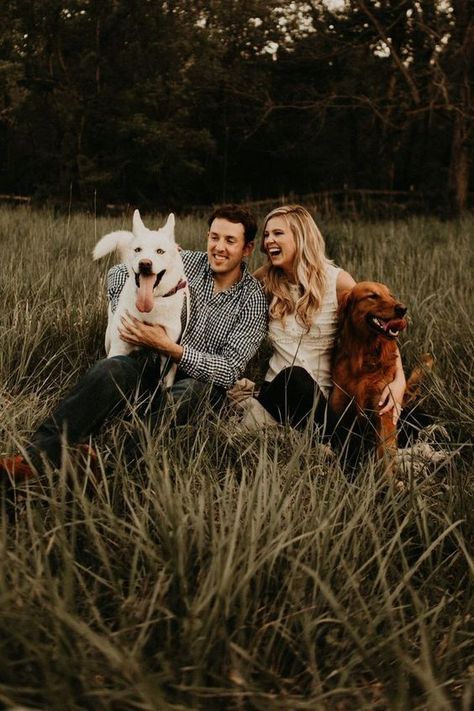 Family Pictures With Golden Retriever, Photoshoot With Pets Dogs, Engagement Photos With Dogs Fall, Fall Family Dog Photos, Family And Pet Photography, Family And Dogs Photoshoot, Couple With Pets Photography, Couples With Dogs Photoshoot, Couple And 2 Dogs Photoshoot