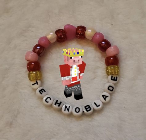 Technoblade Bracelet, Lovejoy Kandi, Dsmp Bracelet Ideas, Dsmp Jewelry, Dsmp Kandi, Dsmp Bracelets, Minecraft Jewelry, Rainbow Loom Rubber Bands, Kandi Inspo