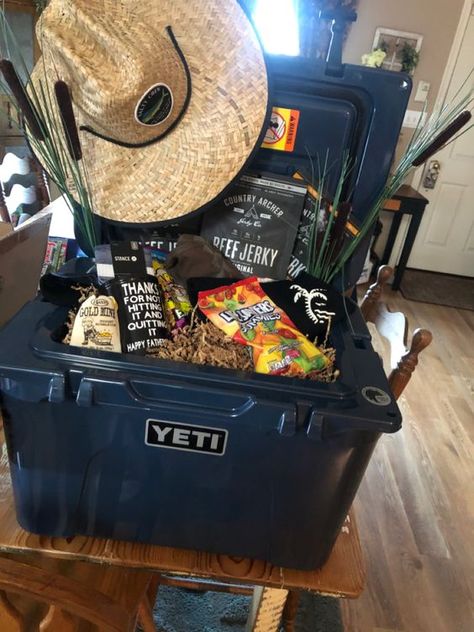 Cooler Gift Basket, Country Boyfriend Gifts, Fishing Gift Basket, Raffle Gift Basket Ideas, Dad Gifts Basket, Auction Gift Basket Ideas, Fathers Day Gift Basket, Auction Basket, Raffle Basket