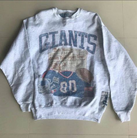 Vintage Crewneck Outfit Men, Vintage Football Crewneck, Vintage Sports Crewneck, Vintage Graphic Sweatshirt, Crewneck Graphic Design, Vintage Nfl Sweatshirt, Vintage Crewneck Aesthetic, Vintage Crewneck Outfit, Vintage Sweatshirt Outfit