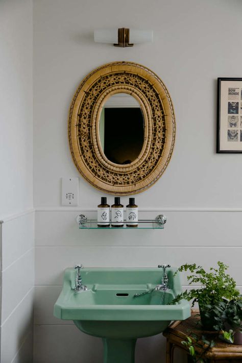 Steal This Look: A Retro Bath on the English Seaside - Remodelista Vintage Green Sink Bathroom, Green Pedestal Sink, English Coast, Green Bathrooms, Seaside Inn, Bathroom Colour, English Seaside, Ikea Vanity, Rose Hotel