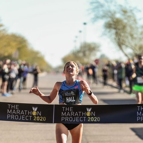 Running Aesthetic Half Marathon, Marathon Astetic, Half Marathon Finish Line Pictures, 5k Marathon Aesthetic, Marathon Finish Line Aesthetic, Marathon Finish Line Pictures, Marathon Running Aesthetic, Marathon Vision Board, Marathon Aesthetic Girl