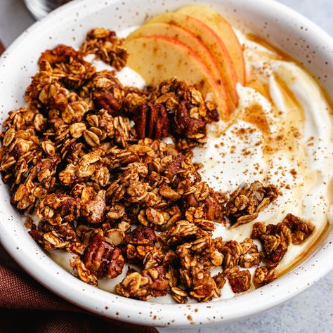 Essen, Half Baked Harvest Granola, Baked Apple Granola, Healthy Fall Recipes Vegan, Unique Granola Recipes, Healthy Fall Aesthetic, Fall Apple Recipes Healthy, Fall Granola Recipe, Healthy Fall Treats