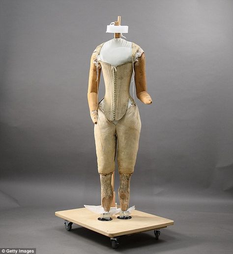 Royal artifact: The corset seen on the funeral effigy of Queen Elizabeth I has been carefu... Elizabethan Clothing, Elizabeth 1, Tudor Era, Patterns Of Fashion, Tudor History, History Fashion, Elizabeth I, Medieval Clothing, Westminster Abbey