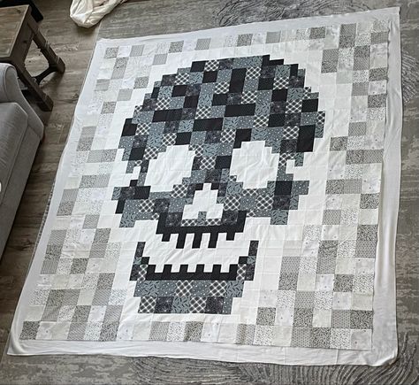 Gothic Quilt Pattern, Skull Quilt Block, Skull Quilt Pattern, Gothic Quilt, Pixel Quilts, Quilted Blankets, Quilt Halloween, Skull Quilt, Quilt Coats