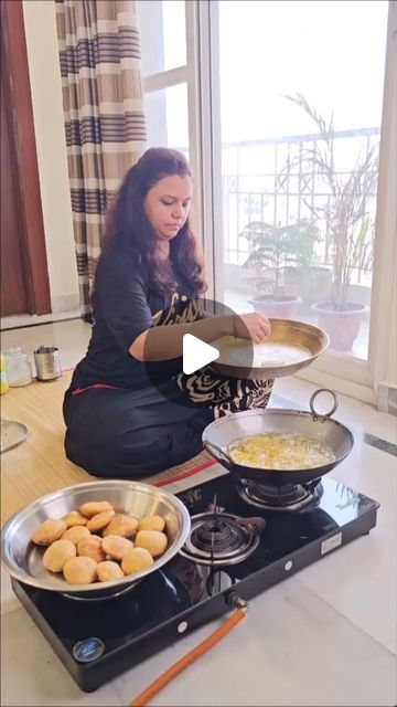 Rj Payal's Kitchen | Khasta Kachori for my cousins

#reelitfeelit #réel #kachori #streetfood #food #trending #trendingreels | Instagram Italy Spaghetti, Making Spaghetti, Spaghetti Aglio E Olio, Spaghetti Aglio, Burfi Recipe, Aglio E Olio, Pasta Food, American Kitchen, Famous Recipe