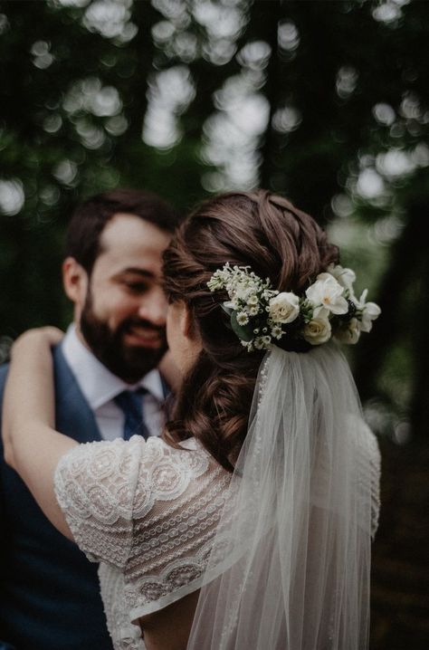 Bridal Flower Crown With Veil, White Rose Flower Crown, Vintage Flower Crown, Spring Wedding Flower, Flower Crown White, Flower Crown Veil, Rustic Spring Wedding, Wedding Flower Crown, Crown Ideas