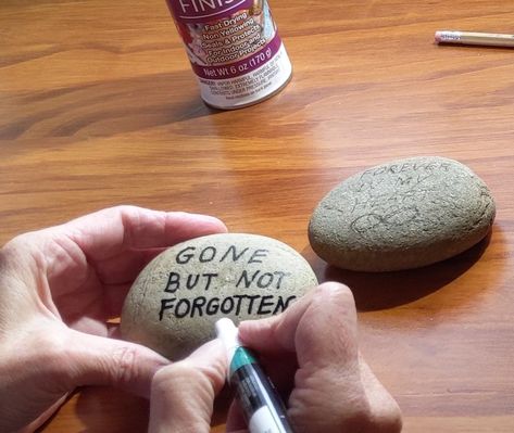 Memory Rocks Funeral, Memorial Stones Diy, Diy Headstone, Pet Memorial Diy, Memorial Rocks, Pet Headstones, In Loving Memory Tattoos, Pet Memorial Garden, Memorial Garden Stones