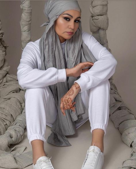 Muslim Scarf Styles, Estilo Hijab, New Look Clothes, Modern Hijab Fashion, Hijab Turban Style, Mode Turban, Muslimah Style, Hijab Trends, Muslim Fashion Hijab Outfits