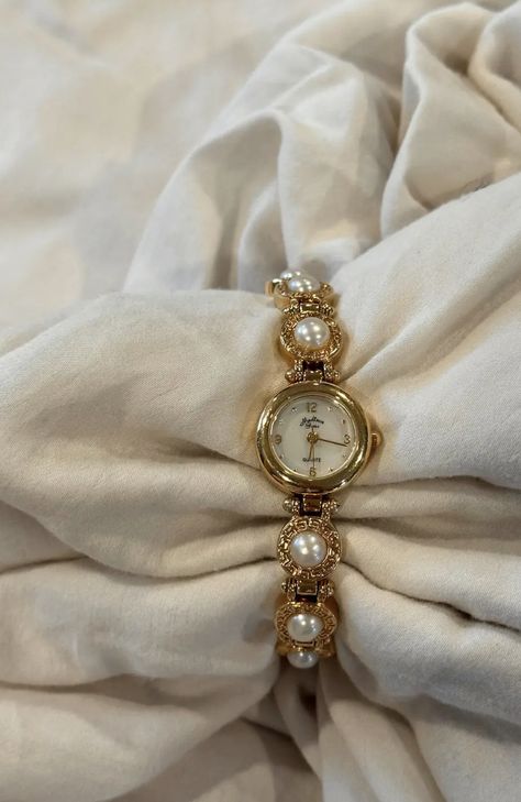 Antique Watches Women, 00s Mode, Dope Jewelry Accessories, Vintage Watches Women, Watch Jewelry, Jewelry Accessories Ideas, Dope Jewelry, Jewelry Lookbook, Classy Jewelry