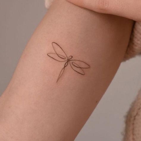 Inspirational Simple Dragonfly Tattoo Ideas | Inku Paw Dragonfly Sketch Tattoo, Little Dragonfly Tattoo, Minimalist Dragonfly Tattoo, Simple Dragonfly Tattoo, Dragonfly Tatoos, Dragonfly Tattoo Ideas, Simple Dragonfly, Dragonfly Tattoos, Small Dragonfly Tattoo