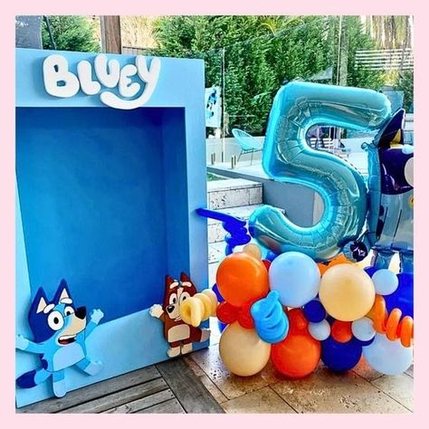 Bluey Birthday Photo Booth, Bluey Photo Booth, Bluey Table Centerpieces, Bluey And Bingo Birthday Party, Bluey Backdrop For Boy, Bluey Halloween Party, Bluey Centerpiece Ideas, Bluey Diy Party, Bluey Birthday Theme