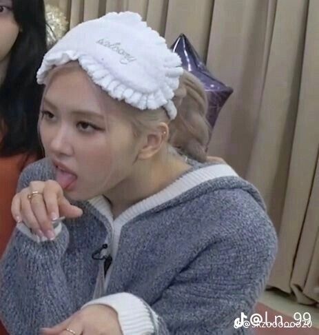 Plak Pink, Rosé Funny Face, Rosé Meme, Rosé Core, Memes Blackpink, Rose Video, Rose And Rosie, Blackpink Memes, Rose Icon