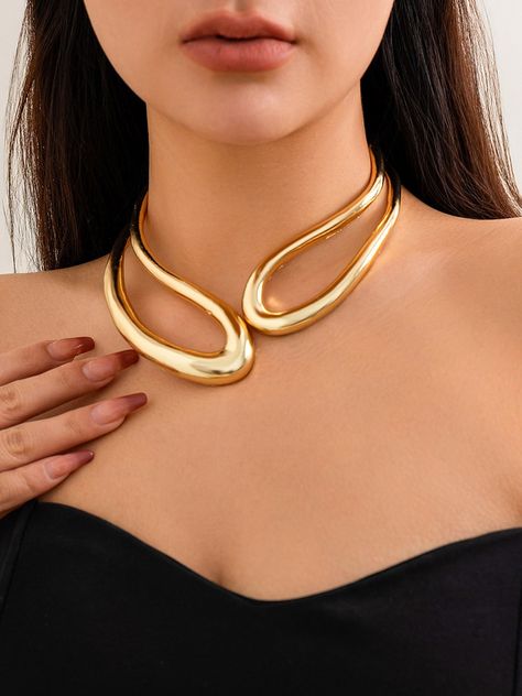 Gold Metal Necklace, Large Gold Jewelry, Wedding Statement Necklace, Women Chain Necklace, Jewelry And Outfit Ideas, Jewelry Accessories Ideas Style, Chunky Chain Earrings, Golden Accessories Jewelry, Daily Jewelry Ideas