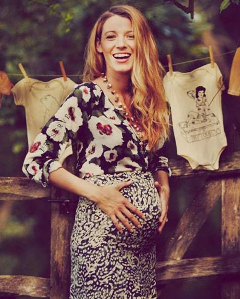 Blake pregnant with her first child, James in 2014 💐💖 photos taken by her brother, @eric_lively and wearing @preserve_us #blakelively | Instagram Blake Lively Pregnant, Celebrity Pregnancy, Blake Lively Family, 2014 Photos, Pregnant Celebrities, Pregnancy Announcements, Expecting Parents, Pregnancy Outfits, 2nd Baby