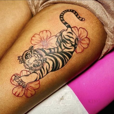 Black girl Cartoon Flower Tattoo, Hibiscus Flower Tattoo, Hibiscus Flower Tattoos, Flower Tat, Cute Simple Tattoos, Hibiscus Tattoo, Cute Tats, Pretty Tattoos For Women, Dope Tattoos For Women