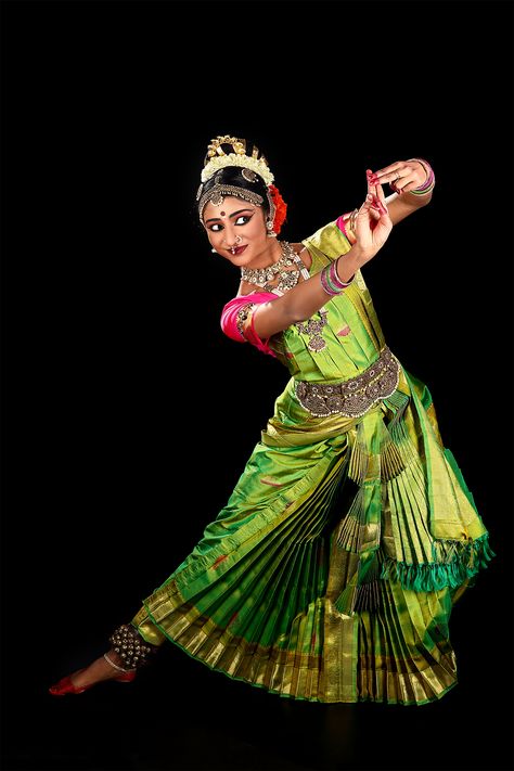 Kuchipudi Nritta Dancing Poses Drawing, Drawing Dancing, Dancing Quotes, Bharatanatyam Costume, Dancing Drawing, Bharatanatyam Dancer, Indian Classical Dancer, Dancing Poses, Bharatanatyam Poses