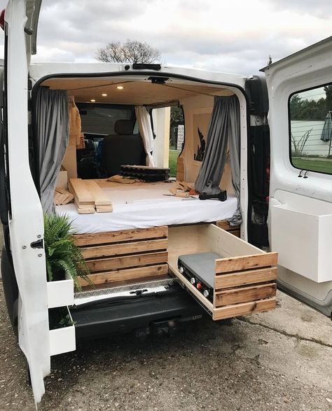 Camper Van Interior Ideas, Van Interior Ideas, Kombi Food Truck, Camper Van Interior, Bil Camping, Caravan Vintage, Kangoo Camper, Camping Vintage, White Van