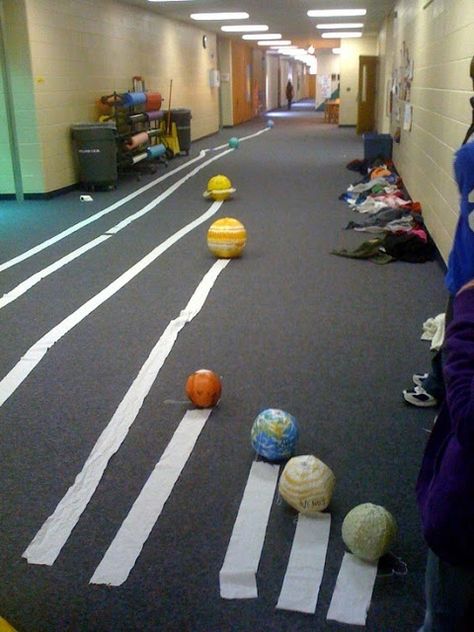 Teaching the solar system using toilet paper to show the planet distance Solar System Unit, Planet Project, Solar System Projects, Kid Science, Space Unit, 4th Grade Science, 6th Grade Science, Space Activities, 5th Grade Science