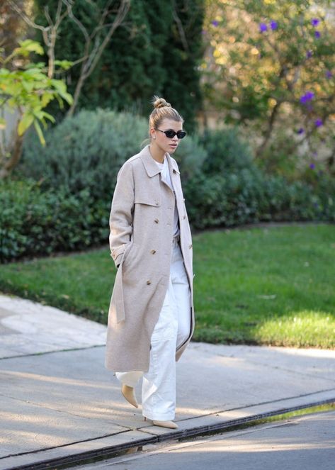 Sofia Richie is seen in Los Angeles, California. Sofia Richie Old Money Outfits, Sophia Richie Sunglasses, Sophie Richie Aesthetic, Sofia Richie Aesthetic Outfits, Sofia Richie Winter Outfits, Sofia Richie New Style, Sophia Richie Chanel, Chelsea Parke Kramer, Sofia Richie Paparazzi