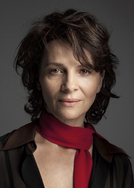 Juliette Binoche Haircuts, Juliette Binoche, Film Reels, Actrices Hollywood, French Actress, Celebrity Portraits, French Women, Aging Gracefully, 인물 사진