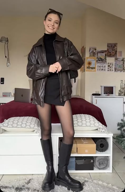 Brown Leather Jacket Outfit, Womens Leather Jacket Outfit, Suede Jacket Outfit, Moda Grunge, Dark Brown Leather Jacket, Tone Skin, Jacket Outfit Women, Japan Outfit, Lined Leggings