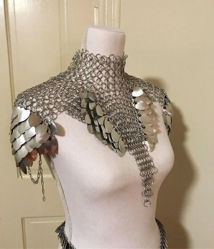 Chainmail Outfit, Chainmail Fashion, Chainmail Clothing, Mail Dress, Chainmail Patterns, Chainmail Top, Warrior Women, Fashion Fantasy, Fantasy Costumes