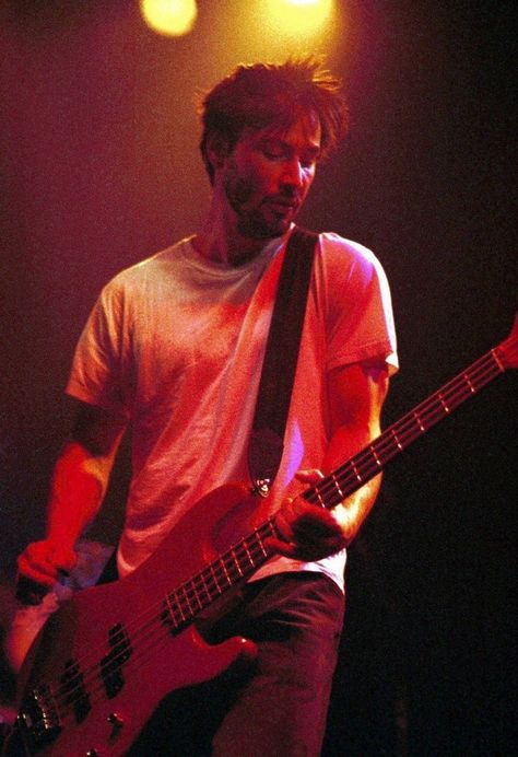 seb (@dilfjoshsafdie) on Twitter "keanu reeves playing bass for his band dogstar, 1996" Rodrigo Santoro, Keanu Reeves John Wick, Kit Harrington, Stephen James, Keanu Charles Reeves, The Boogeyman, Cary Grant, Jane Eyre, Michael Fassbender